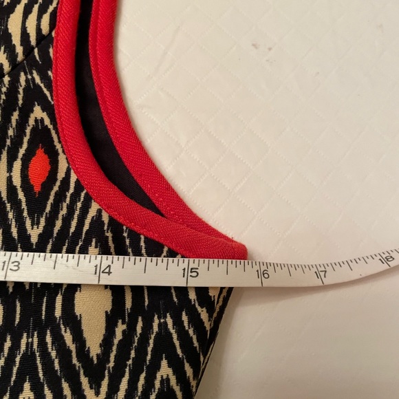 Beautiful sleeveless shift style dress in size 8 with a lovely cut out back. - Picture 9 of 10